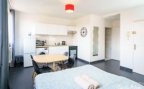 Escale-Marne Fr - 102 - Free Parking - Free Luggage Storage - All Equipped - Linen Included - Washing Machine - 10Mn Walk Metro 8 - Rer A - Panoramic View - From 1 To 4 Guests